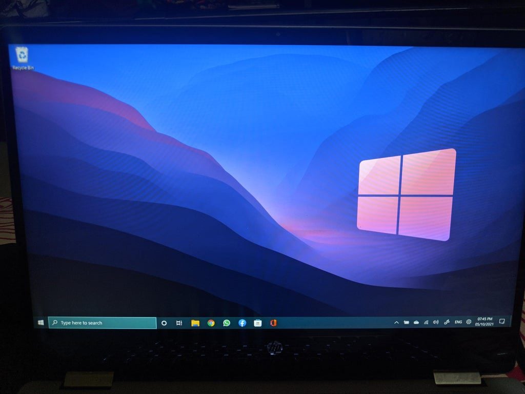 Windows 11 con la barra de tareas de Windows 10