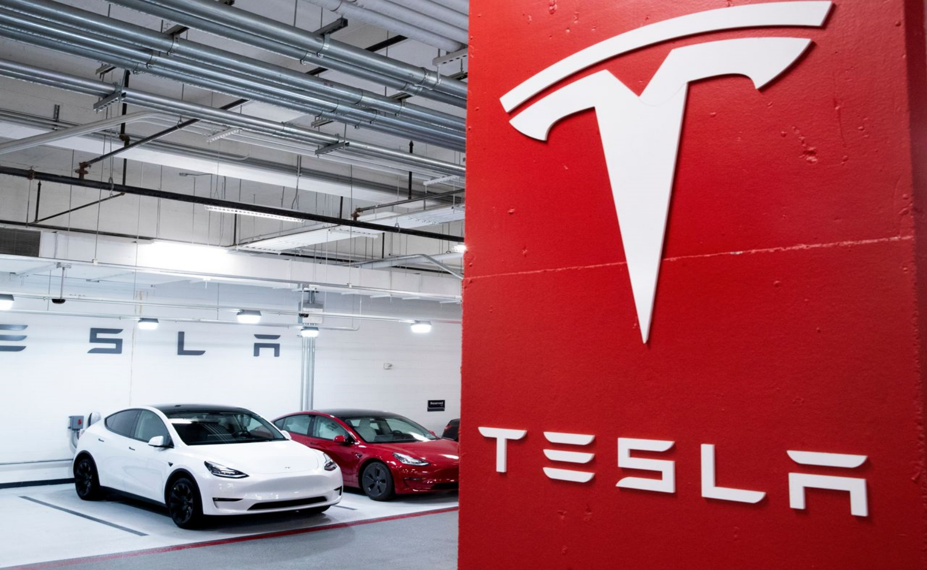 Elon Musk recortará el 10% de los empleos en Tesla 4