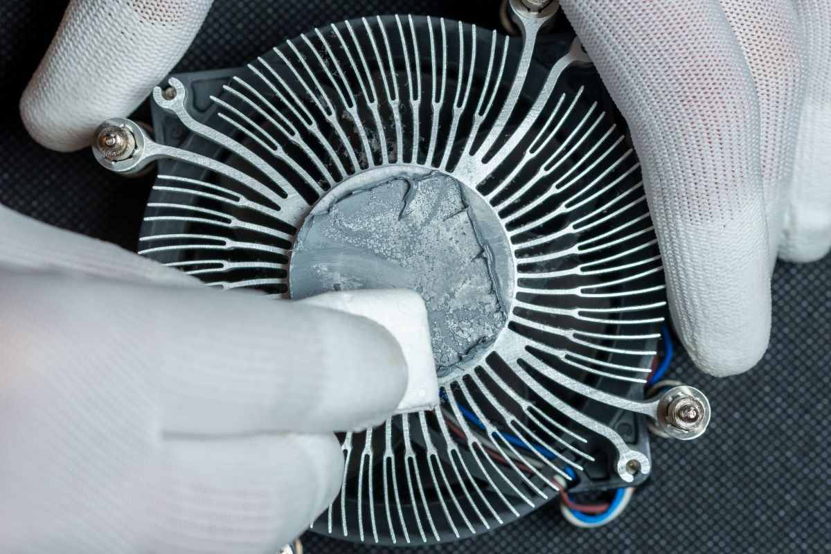¿Cómo limpiar la pasta térmica de la CPU?