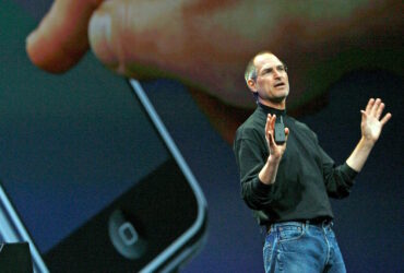 Compran el primer iPhone de Apple a un precio desorbitado