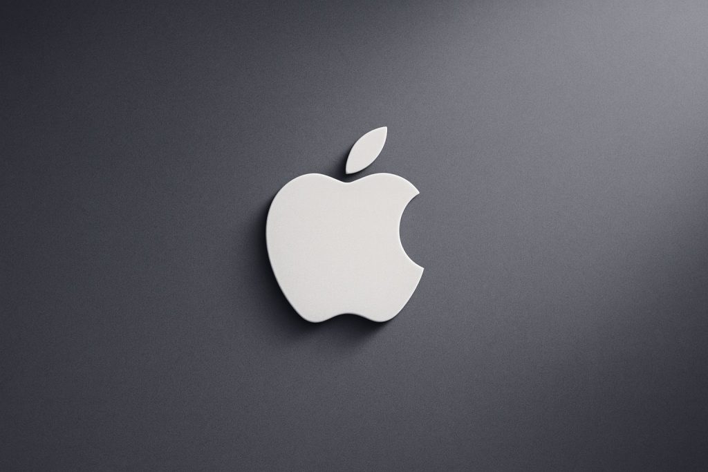 Apple eliminaría la bandeja SIM en el iPhone Fold