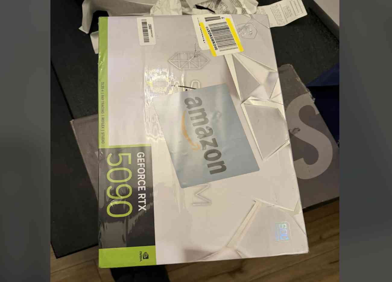 RTX 5090: fraude con piedras en Amazon Resale