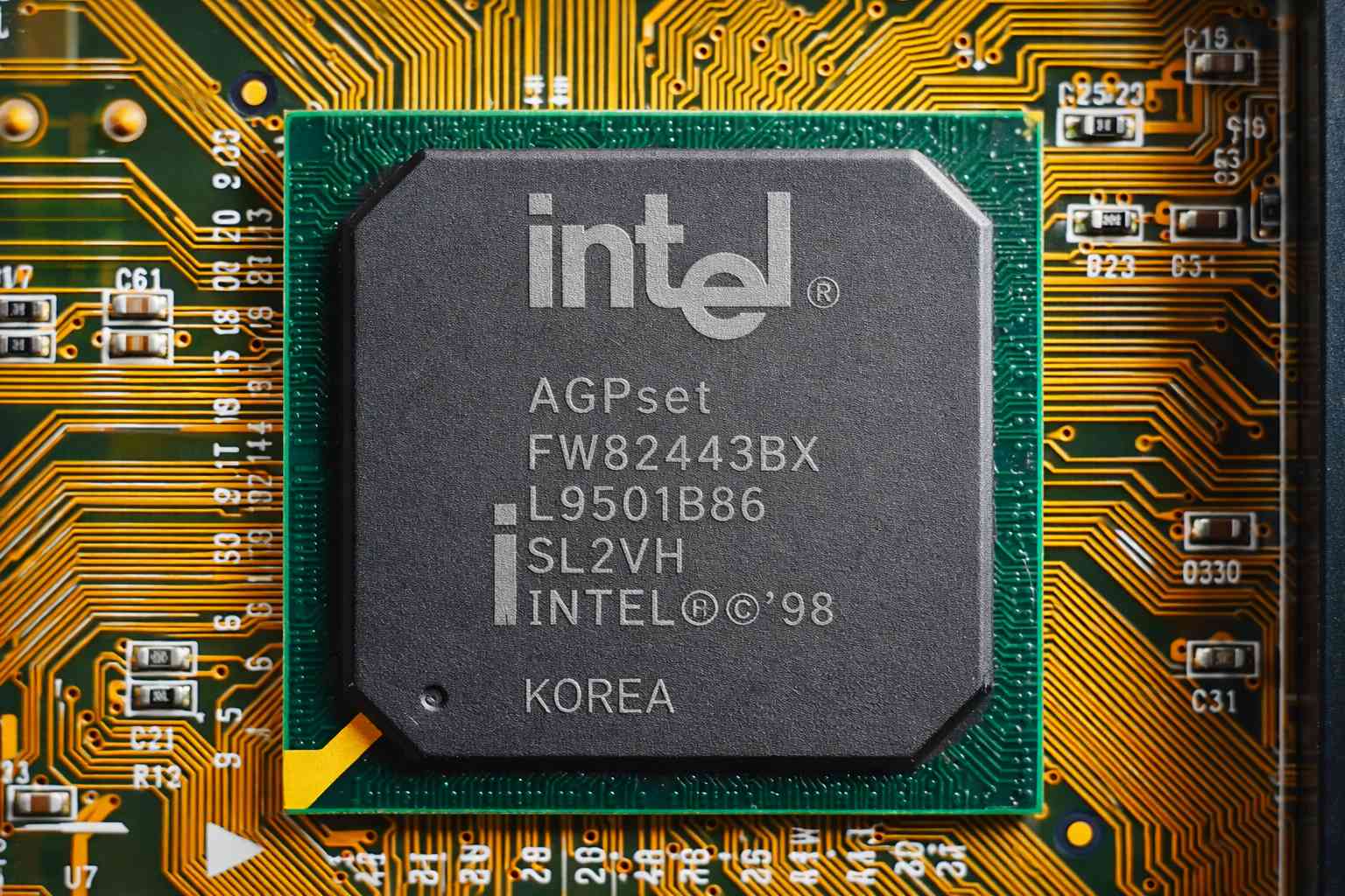 El Kernel Linux 7.0 Elimina El Soporte Al Intel 440BX | Cultura Informática