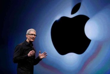 Tim Cook deja de ser CEO de Apple y será sustituido por John Ternus